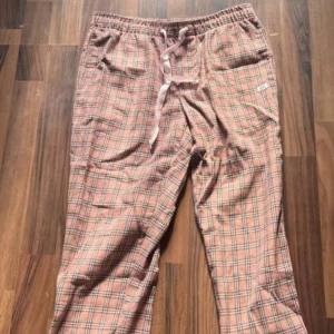 Pyjamasbyxor - Storlek L men är liten i storlek så passar mer S/M