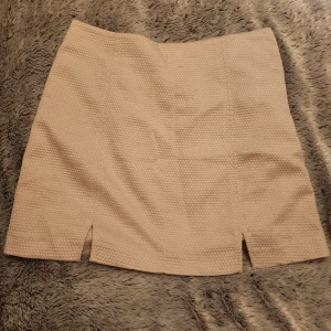 Kjol  - Säljer en kjol storlek 36