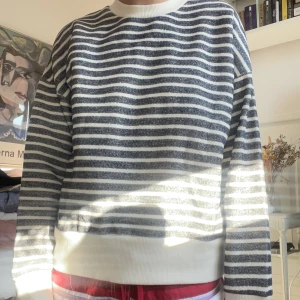 Randig zara tröja🖤🤍 - Använd typ en gång! Superfin och passar till typ allt🫶