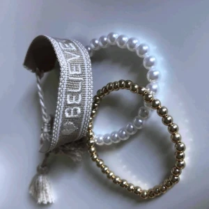 Armband  - Riktigt snygga och passar med allt.