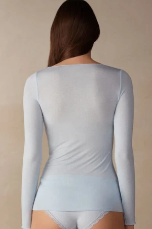 Ljud blå kasmhir tröja  - Säljer min i princip oanvända kasmhir tröja från Intimissimi i färgen ljus blå. Köpt för 429kr. 