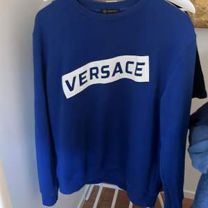 Versace Sweatshirt i Storlek M  Använd 5 gånger