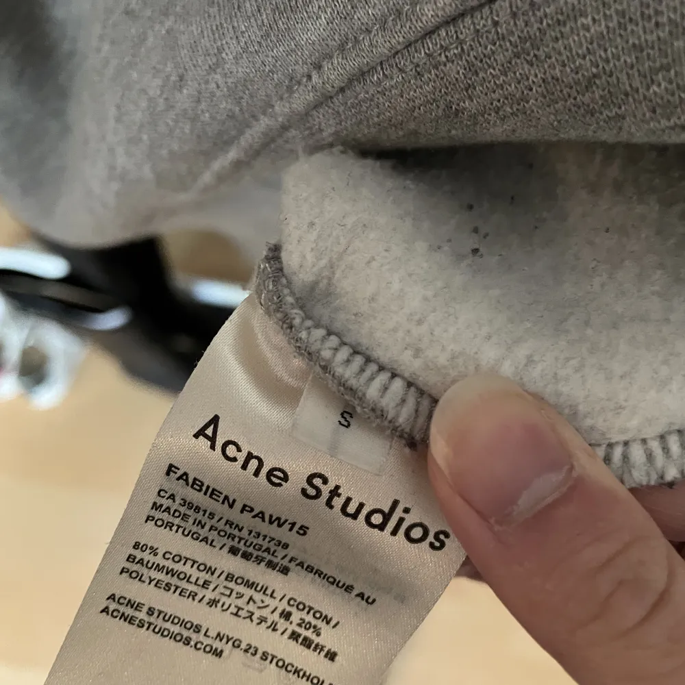 An old/ vintage Acne Studios sweatshirt. For men size S, for women size ~M. Hoodies.