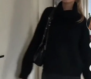 Tröja - Säljer denna fina tjocktröjan som inte kommer till användning💞