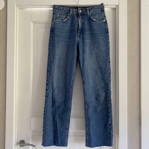 Jeans  - Säljer dessa skit snygga och sköna jeansen från NA-KD i storlek 36 