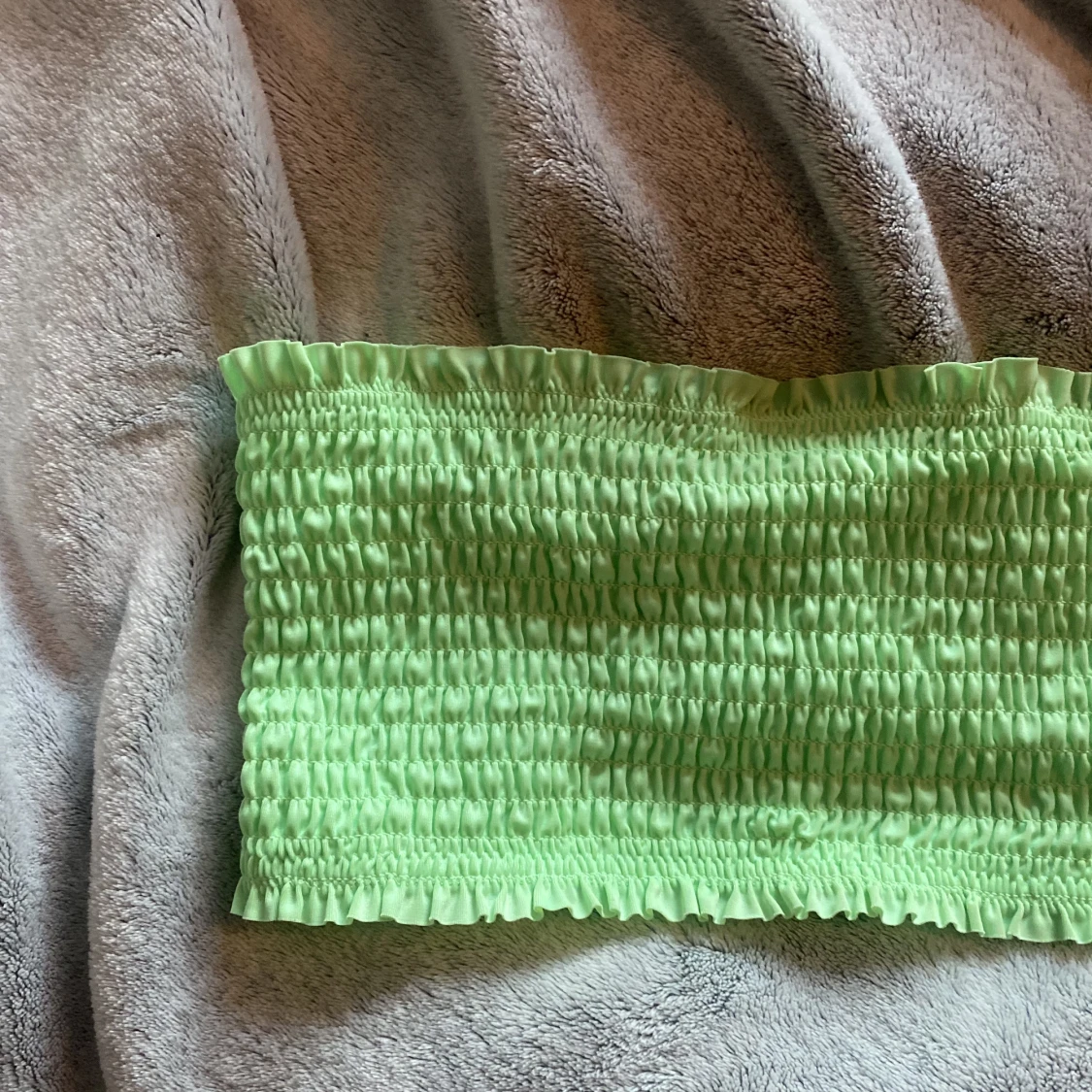 Grön bikiniöverdel  - 90