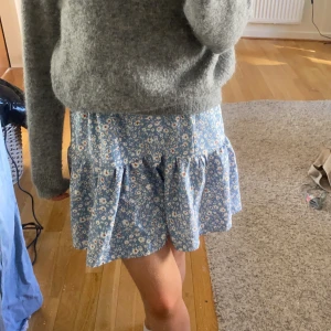 Kjol  - Säljer  denna super fina kjolen som jag använt en gång!