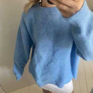 Stickad tröja - Typ oanvänd stickad tröja från zara!! Samfraktar