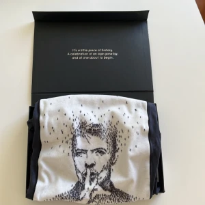 Limitato T-Shirt - Blå Limitato T-Shirt i bra skick. Kvittot finns i boxen som ingår på köpet. Köptes ny i butik för 1600kr. 