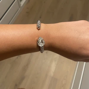 Caroline svedblom armband  - Silver med klar Sten från Caroline svedblom.  Helt ny! 