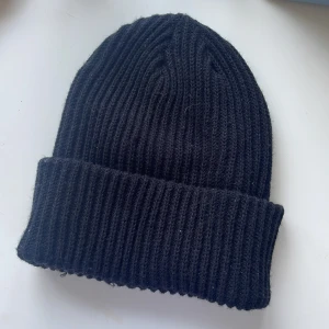 Pieces Mössa - Superfin och trendig mössa i nyskick