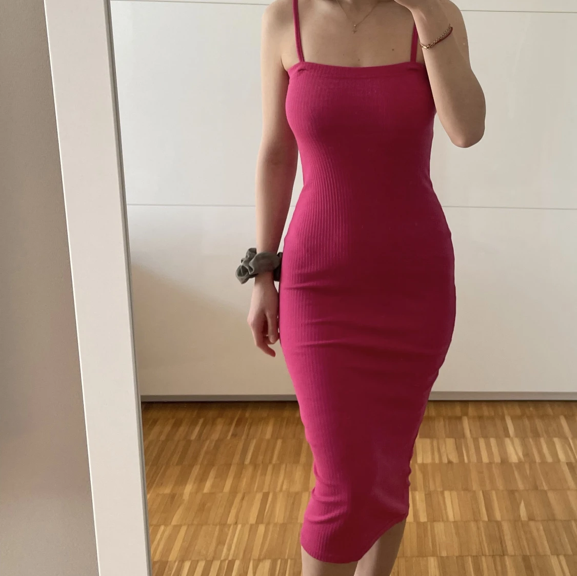 Rosa ribbad kläning