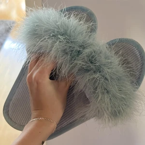 Tofflor shein - Tofflor från Shein i strl 40/41 men passar 38/39! Lite små på mig med 39💕 endast provade ❣️