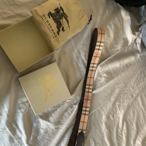 Burberry skärp  - Säljer mitt burberry skärp, cond 8/10 