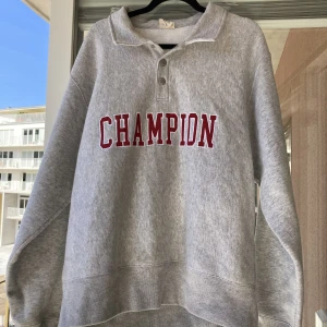 Champion pullover - Champion pullover med krage. Storlek M. Använd ett fåtal gånger och ej sliten. 