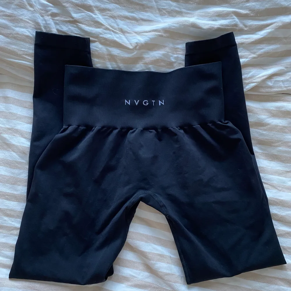 Säljer min NVGTN tights då de inte kommer till användning. Storlek S och är i fint skick. Modell: Seamless leggings och är slutsålda på hemsidan. Jeans & Byxor.