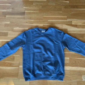 Hm tröja  - Hm tröja i blå grå färg 