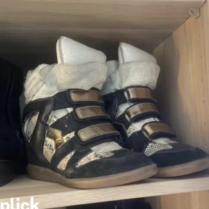 Isabell Marant skor  - Skit cola Isabell Marant skor perfekt till sommaren använt skick men inget som läggs märket till pågrund av modellen 