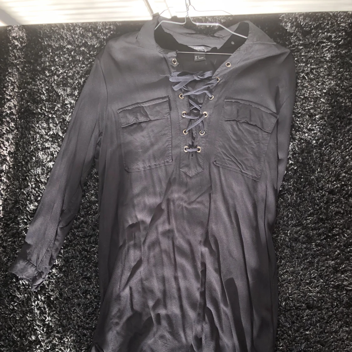 Svart klänning/tunika med knytning fram