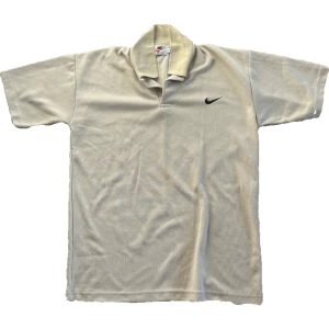 Nike pikétröja  - Oversized Nike pikétröja utan skador, jätte bekvämt material ❤️(aldrig använt)