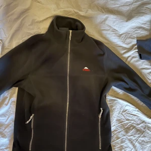 McKinley kofta - bra kofta som passar bra på S BARA TRÄFFAS INOM STOCKHOLM