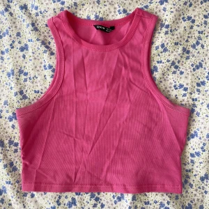 Rosa topp - Rosa topp från Shein, strl S. Aldrig kommit till användning 💓30kr + frakt 💓
