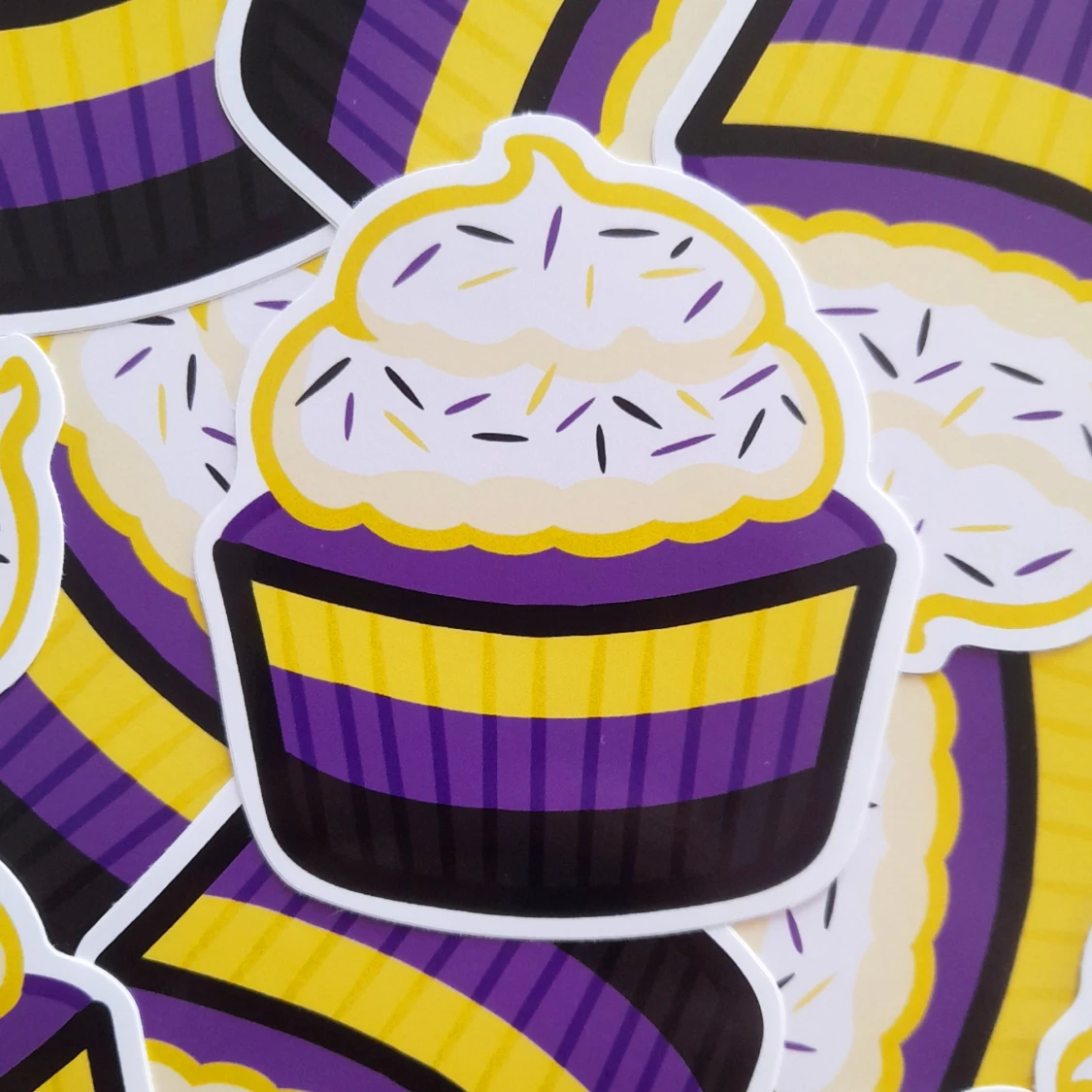 Icke-binär muffin klistermärke