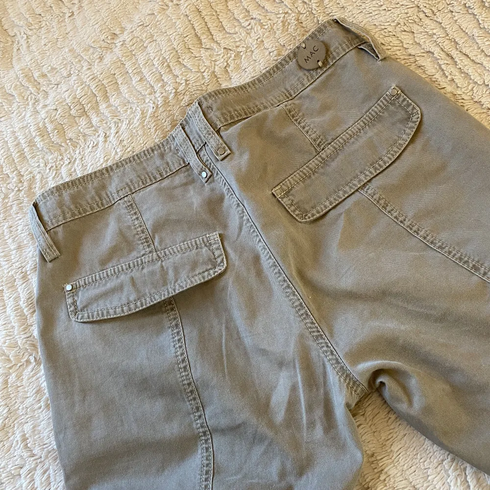Cargo pants beige. Jeans & Byxor.