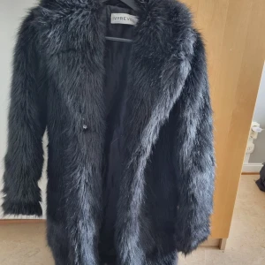 Pälsjacka - Pälsjacka från ivy revel i xs. Knappt använd. 