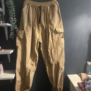 Nya byxor  - Storlek XXL Asian size (≈ M-L Eu size)