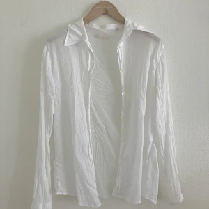 Our Legacy skjorta - Superfin skjorta från OL. Något gul ton under armarna från deo, därav det låga priset. Dock inget som syns när tröjan är på!