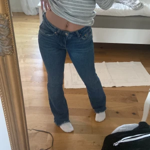jeans - skitsnygga bootcut jeans som är från Bikbok, köpte för 500 kr och är inte använda så mycket❤️