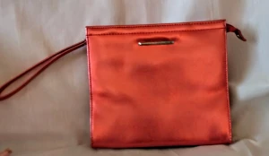 Ursnygg, vintage sminkväska - Aldrig använd sidenskimrande liten väska. Passar för aftonbruk. Lagom stor för telefon, pengar, nycklar, mm smink