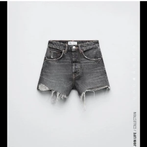 Jeansshorts Zara - Säljer dessa jättefina Jeansshorts ifrån zara. Har aldrig hunnit komma till användning, då jag nu växt ur de😩 helt oanvända, frakt tillkommer på 69kr🥰🥳