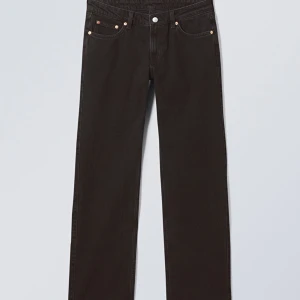 Weekday arrow low straight jeans   - Ett par svarta lågmidjade weekday jeans köpta i jul 💕
