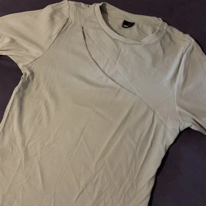 Top Gina trickot  - En babygrön top från Gina trickot, aldrig använt helt ny. 