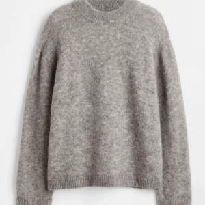 Fin grå tröja från H&M! Skriv privat för fler bilder🧡🧡  