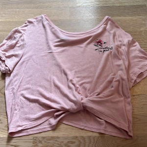 T-shirt - Säljer i bra skick. Har använt runt 7 gånger.