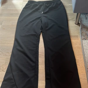 Byxor  - Säljer i ny skick. Alldrig använt.