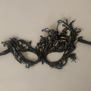 Maskerad mask - Köpt på fyndiq, den e svart spets💓