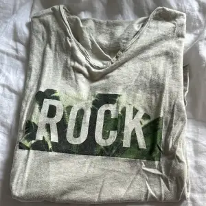 Säljer min zadig t-shirt köpt i somras!❤️
