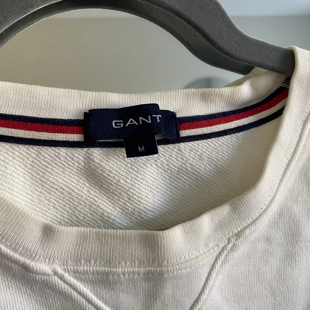 Sweatshirt från Gant i storlek M. Tröjor & Koftor.