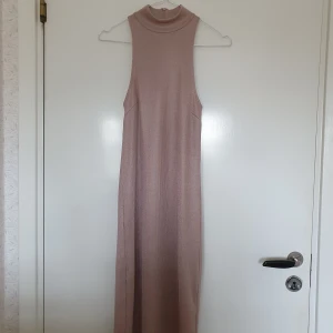 Långklänning - Långklänning, faller fint.