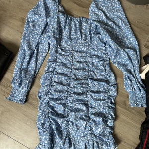 Klänning  - Klänning i nyskick  Storlek S 