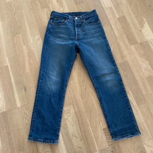 Levis jeans 501 - De är nästan helt oanvända och är inget slitna