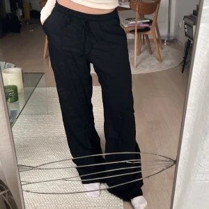 Hm byxor - Säljer mina tygbyxor från HM då jag köpt ett par andra liknande🖤