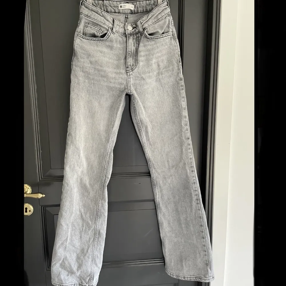 Gina mid Waist jeans stl 32 . Jeans & Byxor.