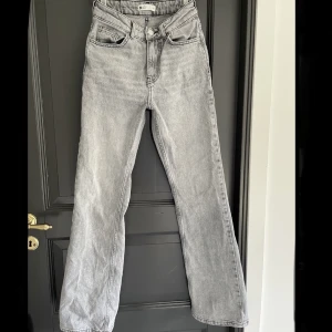 Jeans från Gina tricot - Gina mid Waist jeans stl 32 