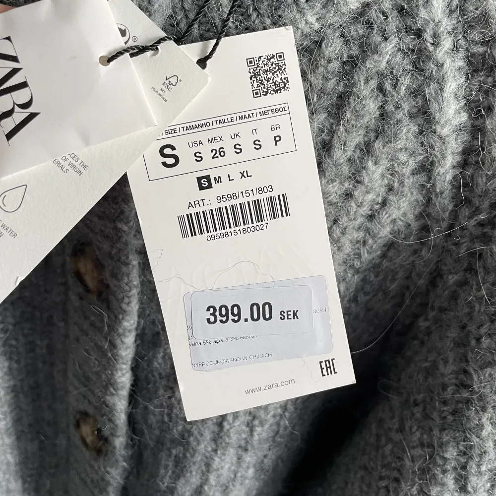 Stickad tröja från zara helt ny stl s nypris 399 kr  Pris kan diskuteras. Tröjor & Koftor.