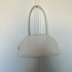 Väska  - Aldrig använd! Nypris 300